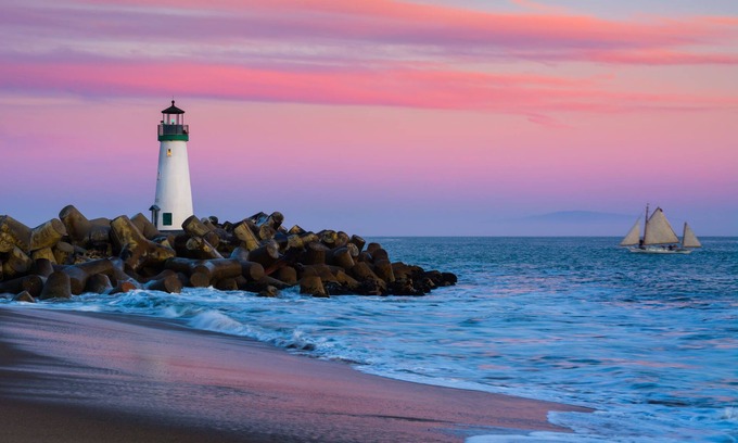 Eastside Santa Cruz Hotel | Harbor Inn