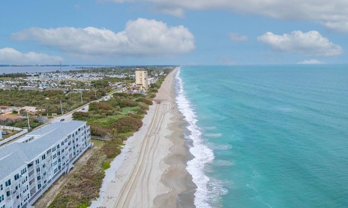 Melbourne Beach House | Harbor Island beach house with private and public pools.