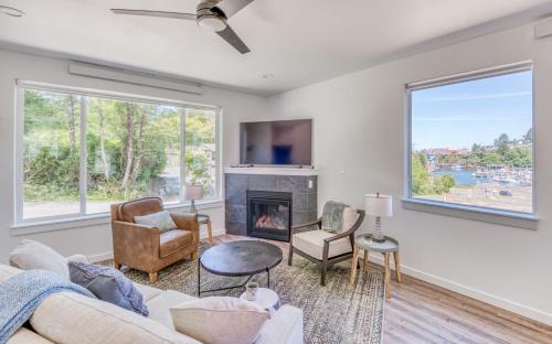 Depoe Bay House | Harbor Lights 6 - Maritime Magic Coastal Charm