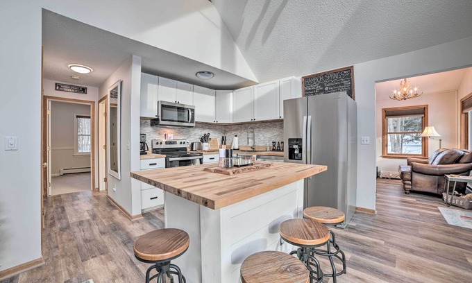 Harbor Springs Cottage | Harbor Springs Home: 1 Mi to Nubs Nob Ski Resort
