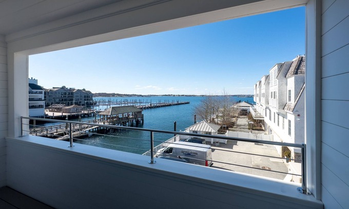 Yachting Village Hotel | Harborside Inn