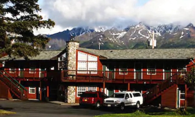 Seward Hotel | Harborview Inn