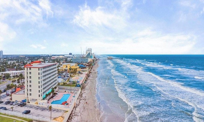 Lenox Park Condo | Harbour Beach Resort 405 | Amenities + Near Attractions