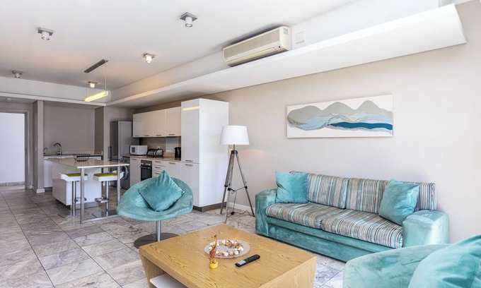 Victoria and Alfred Waterfront Apartment | Harbour Bridge 401 by CTHA