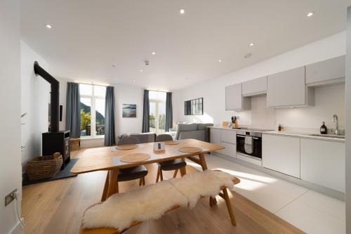 Lynmouth Apartment | Harbour Lookout, Luxury Family Apt, Sea View and Terrace, 2 Bedrooms,1 Bathroom, Parking