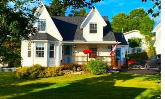 Brigus House | Harbour Pond Getaway, right in the Heart of Brigus!