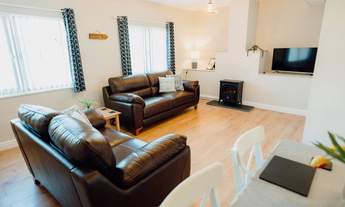 Saundersfoot Apartment | Harbour Reach, stay just a few steps away from Saundersfoot Beach and Harbour