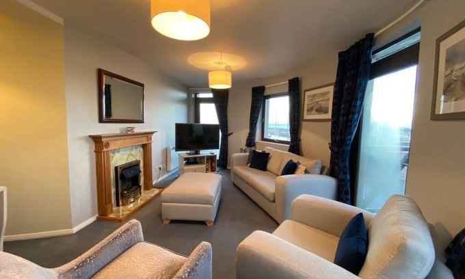 Nairn Apartment | Harbour View, 50m to the Beach and free Parking!