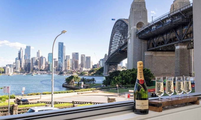 Kirribilli Apartment | 'Harbourview' - The Best Views of the Harbour Bridge & Circular Quay!