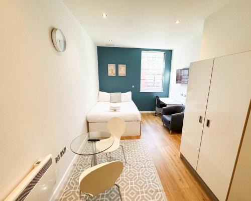 Bristol Floating Harbour Apartment | Harford House Studios 16 - Hopewell