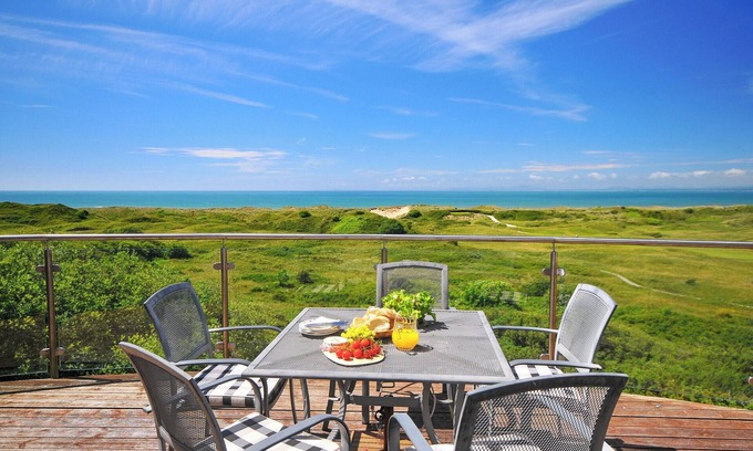 Harlech Cottage | Harlech beachside holiday home near Royal St.
