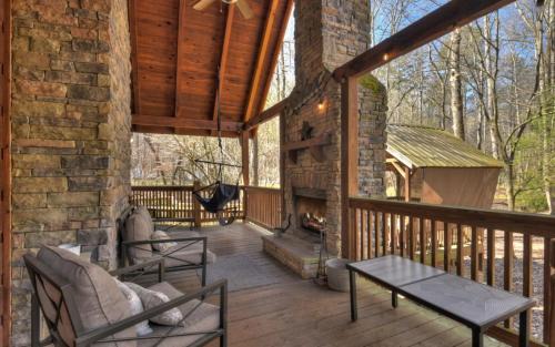 Ellijay Villa | Harleys River Retreat - Pet-friendly hot tub