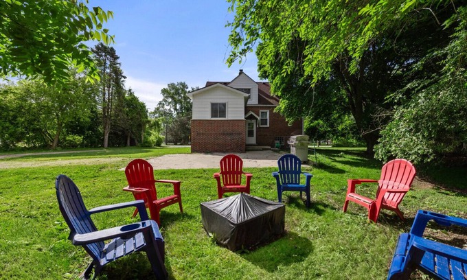 Harrison Apartment | Harrison Twp 3BR | Sleeps 9 & Ample Boat Parking