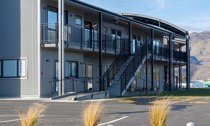 Lowburn Apartment | Harvest Park Studios Accommodation