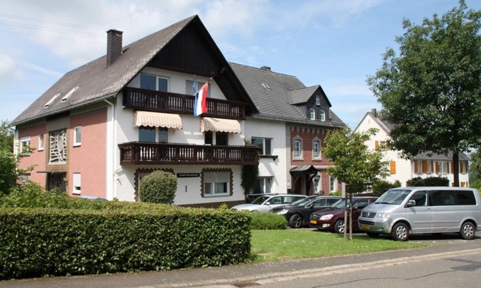 Liesenich Apartment | Haus Buchholz apartment 4 for families and groups of multiple apartments.