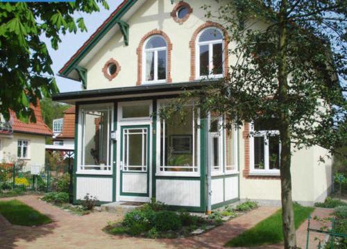 Seeheilbad Graal-Muritz Apartment | Haus Paula - Am Rhododendronpark