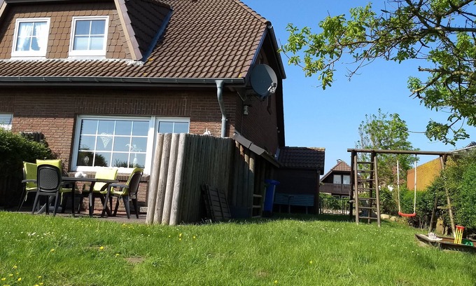 Friedrichskoog-Spitze House | Haus Seedeich »Lea« - The holiday home - 150m to the North Sea - with garden + W-LAN