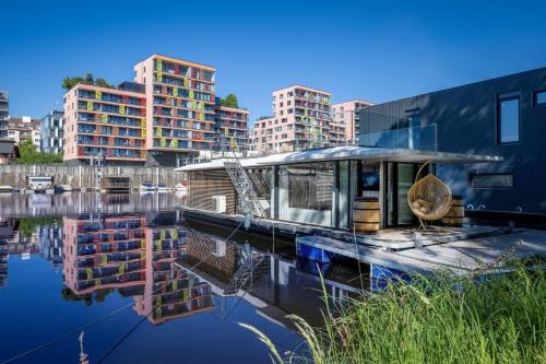 Holesovice Boat Rental | Hausboat Holešovice