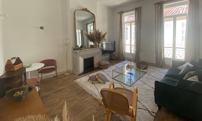 Prefecture Apartment | Haussmannian apartment pedestrian street Opéra