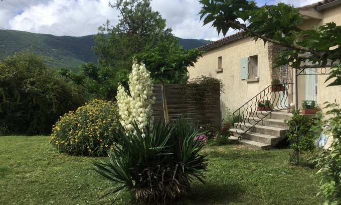 Cereste Cottage | Haute-Provence, charming gîte at the foot of the Grand Luberon