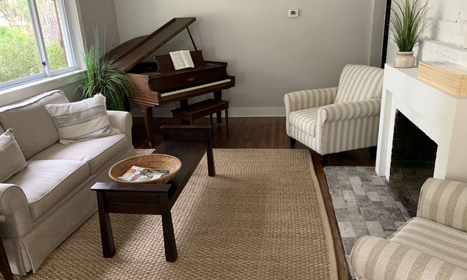 Lakewood House | Haven in the heart of Jacksonville - SLEEPS 9
