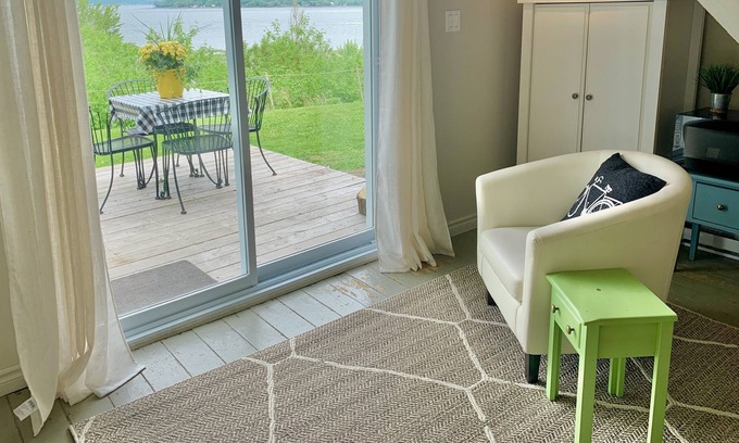 Desjardins Apartment | Haven of peace - view of the Lévis river