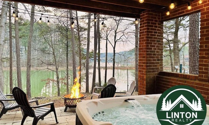 Martin House | Havenly Lake House w/ hot tub & private dock!