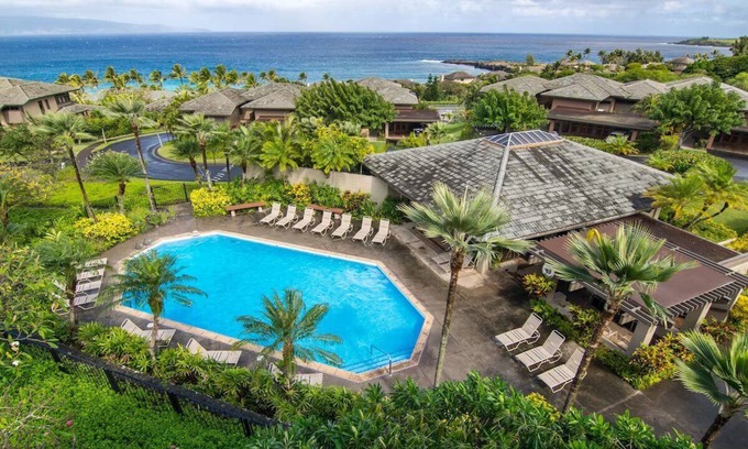 Kapalua Hotel | Hawaiian Paradise: Deluxe Villas Near Prestigious Golf Courses