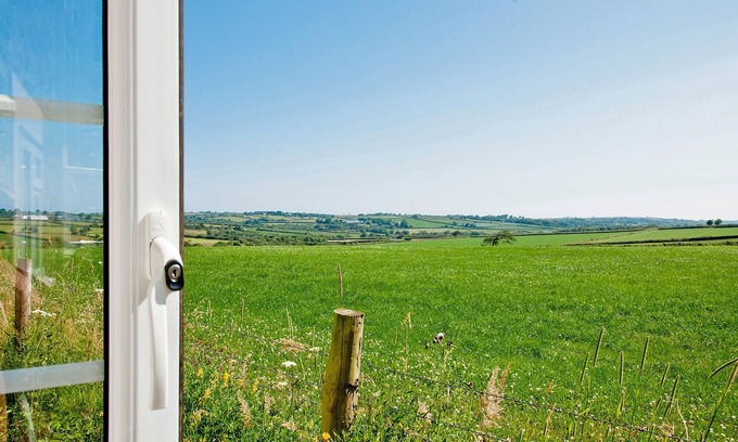 Woolfardisworthy Apartment | Hawfinch Apartment - UK49304