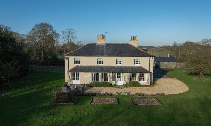 Christchurch House | Hawthorne Traditional Farmhouse