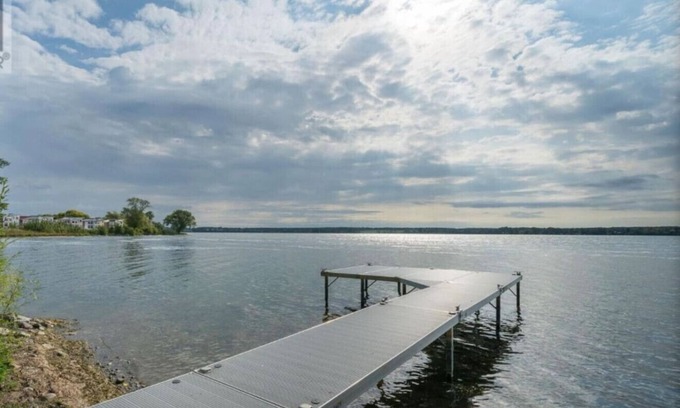 Greater Napanee Cottage | Hay Bay Haven on the Water