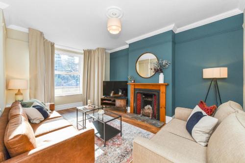 Nottingham House | Haydn House Luxurious Retreat - 4 bedroom, 10 guest max, Perfect home away from home