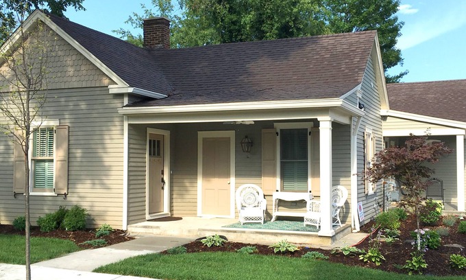 Bardstown House | HayJac House - Perfect Downtown Location and the Living is Easy.