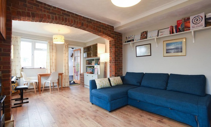 Hayling Island Apartment | Hayling Island | Farm Cottage | Sleeps 6