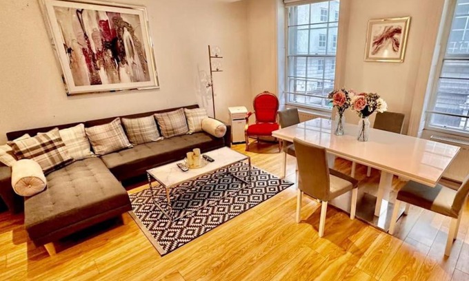London City Centre Apartment | Haymarket 2: Large Central Apt!