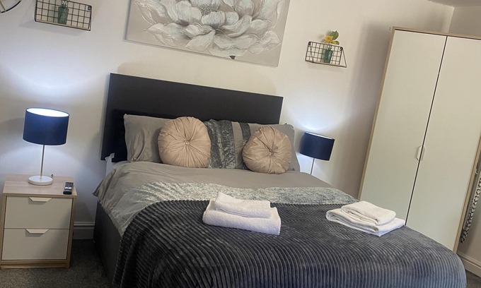 Huddersfield Apartment | Hayy Modern Studio Huddersfield
