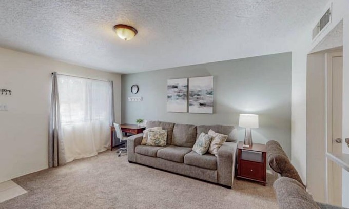 West Old Town Apartment | Hazel Orchid, Near Old Town