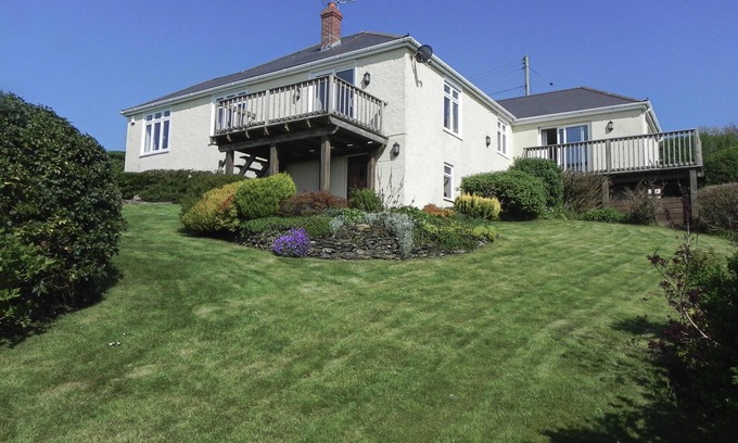Saint Gennys Cottage | Hazeldene, amazing sea and countryside views