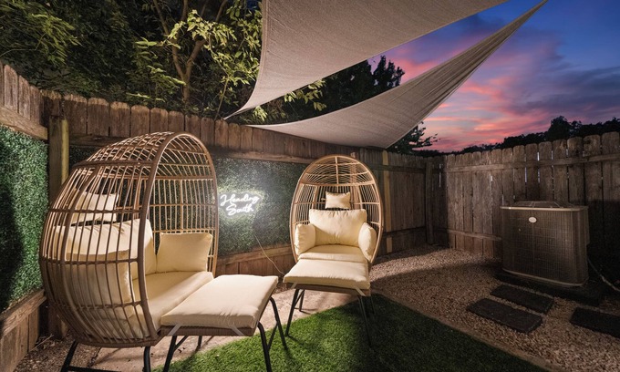 Dawson House | "Heading South" - 2 BR Getaway Near Downtown Austin