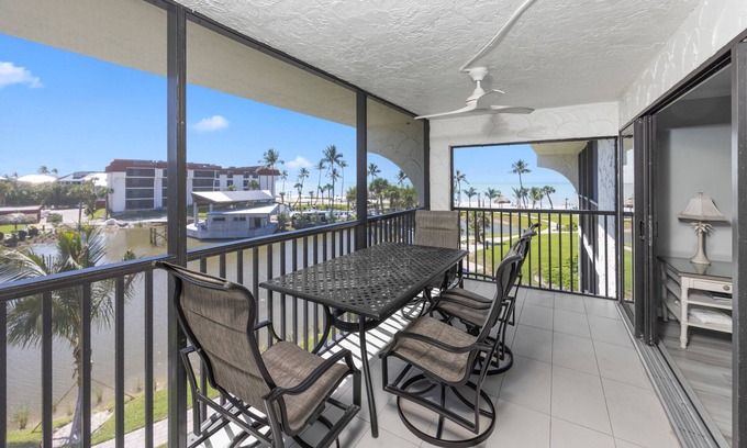 Sanibel Condo | Headline