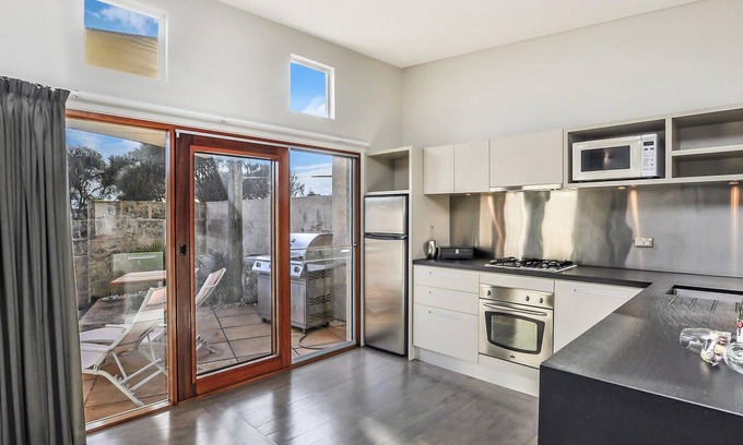Port Fairy Villa | Hearns Beachside Villa 3