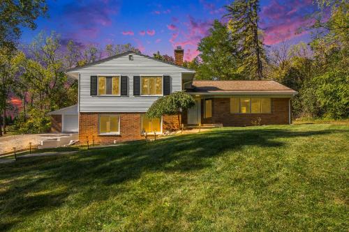 Burns Park House | Heart of Ann Arbor Stay
