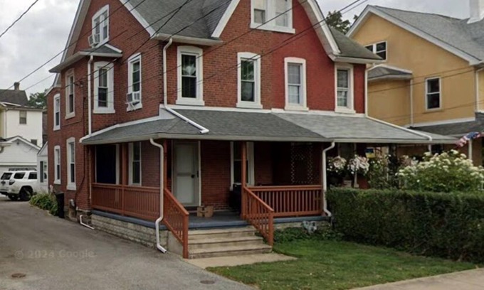 Bryn Mawr Apartment | Heart of Bryn Mawr 3 BR Home