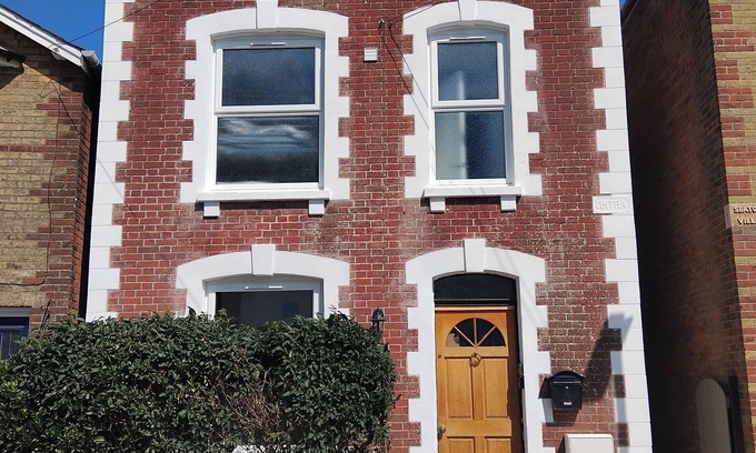 Cowes House | Heart of Cowes - 5 Bedroom, 10 Guests, 200m to Town