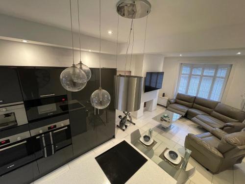 Darlington Apartment | Heart of Darlington Town house