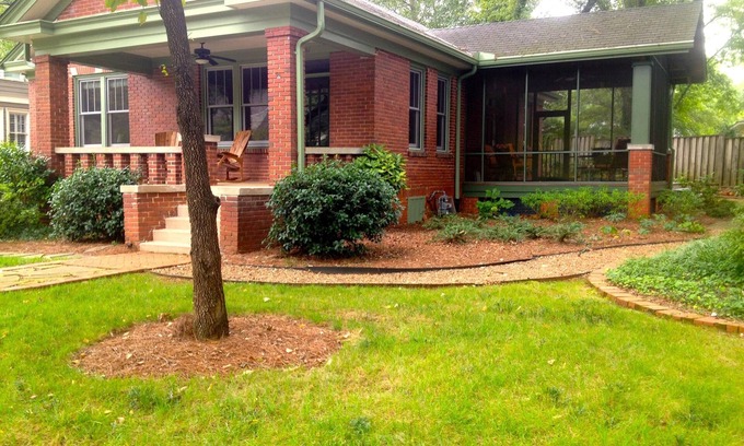 Athens House | Heart of Five Points Craftsman Cottage-Walk to UGA-Fenced Yard for Pet