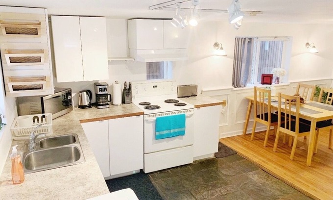 Kitsilano House | heart of kitsilano,two bedrooms house unit, high speed internet and parking
