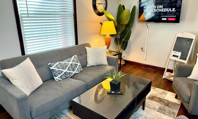 Detroit - Shoreway House | Heart of Ohio Home – Relax & Explore