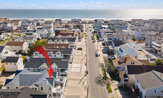 Sea Isle City House | Heart of SIC - Oceans views - 2min to the beach - 46th St - Pet Friendly