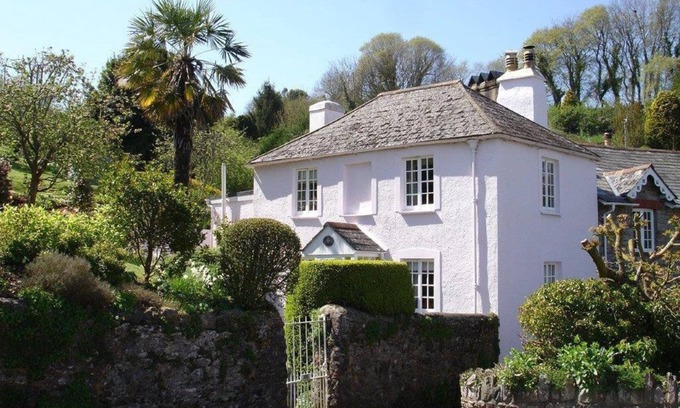 Dittisham Cottage | Heart of the village, amazing gardens, glorious views and brimming with character